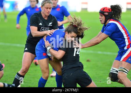 ©PHOTOPQR/LA DEPECHE DU MIDI/ EMILIE CAYRE ; CASTRES ; 20/11/2021 ; TEST MATCH SAISON 2021 2022 EQUIPE DE FRANCE FEMININE FACE A LA NOUVELLE ZELANDE UR LA PELOUSE DU STADE PIERRE FABRE A CASTRES - Castres, France, nov 20th 2021. Women's rugby match between France and New Zeland  Stock Photo