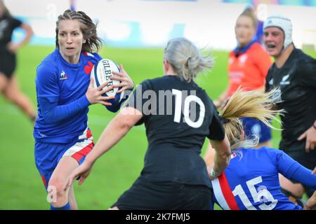 ©PHOTOPQR/LA DEPECHE DU MIDI/ EMILIE CAYRE ; CASTRES ; 20/11/2021 ; TEST MATCH SAISON 2021 2022 EQUIPE DE FRANCE FEMININE FACE A LA NOUVELLE ZELANDE UR LA PELOUSE DU STADE PIERRE FABRE A CASTRES - Castres, France, nov 20th 2021. Women's rugby match between France and New Zeland  Stock Photo