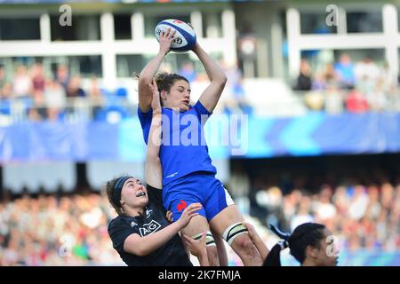 ©PHOTOPQR/LA DEPECHE DU MIDI/EMILIE CAYRE ; CASTRES ; 20/11/2021 ; TEST MATCH SAISON 2021 2022 EQUIPE DE FRANCE FEMININE FACE A LA NOUVELLE ZELANDE UR LA PELOUSE DU STADE PIERRE FABRE A CASTRES - Castres, France, nov 20th 2021. Women's rugby match between France and New Zeland  Stock Photo