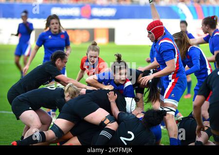 ©PHOTOPQR/LA DEPECHE DU MIDI/EMILIE CAYRE ; CASTRES ; 20/11/2021 ; TEST MATCH SAISON 2021 2022 EQUIPE DE FRANCE FEMININE FACE A LA NOUVELLE ZELANDE UR LA PELOUSE DU STADE PIERRE FABRE A CASTRES - Castres, France, nov 20th 2021. Women's rugby match between France and New Zeland  Stock Photo