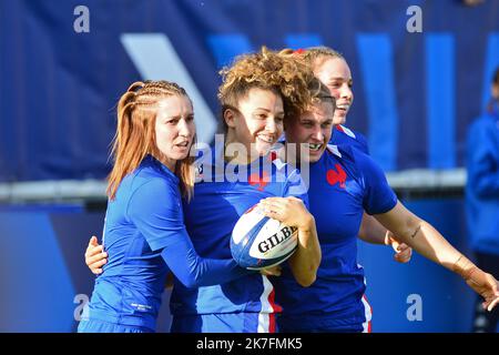 ©PHOTOPQR/LA DEPECHE DU MIDI/ EMILIE CAYRE ; CASTRES ; 20/11/2021 ; TEST MATCH SAISON 2021 2022 EQUIPE DE FRANCE FEMININE FACE A LA NOUVELLE ZELANDE UR LA PELOUSE DU STADE PIERRE FABRE A CASTRES - Castres, France, nov 20th 2021. Women's rugby match between France and New Zeland  Stock Photo