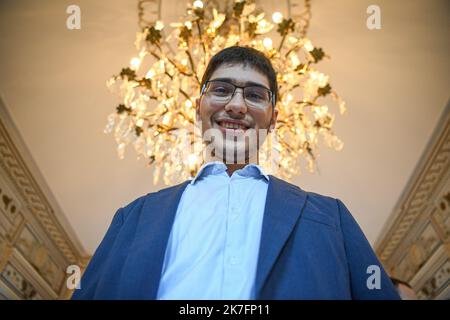 ©Quentin reix/PHOTOPQR/ECHO REPUBLICAIN ; ; 23/11/2021 ; Alireza Firouzja , devenu le n°2 mondial d'échec , licencié au C Chartres échec à Chartres - Alireza Firouzja Youngest Chess Player Ever To Break 2800  Stock Photo