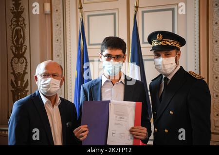 ©Quentin reix/PHOTOPQR/ECHO REPUBLICAIN ; ; 23/11/2021 ; Alireza Firouzja , devenu le n°2 mondial d'echec , licencié au C chartres echec à Chartres ( naturalisé français à la préfecture de Chartres ) - Alireza Firouzja Youngest Chess Player Ever To Break 2800  Stock Photo