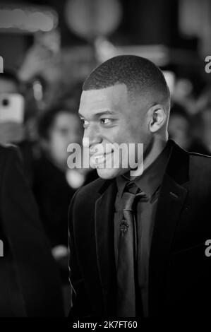 ©FRANCK CASTEL/MAXPPP - Ballon D Or Photocall At Theatre Du Chatelet In Paris PARIS, FRANCE NOVEMBER 29 Kylian Mbappe attend the Ballon D Or photocall at Theatre du Chatelet on November 29, 2021 in Paris, France. Stock Photo