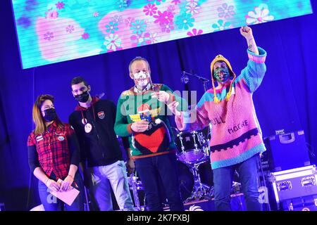 ©PHOTOPQR/LA DEPECHE DU MIDI/EMILIE CAYRE ; ALBI ; 04/12/2021 ; CONCOURS DU PULL MOCHE ET DE LA COUPE MULET LORS DU SALON DU VINTAGE AU PARC DES EXPOS D ALBI Albi, France, dec 4th 2021 Xmas sweater and mullet cut championship Stock Photo