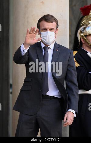 ©Julien Mattia / Le Pictorium/MAXPPP - Julien Mattia / Le Pictorium - 10/12/2021 - France / Ile-de-France / Paris - le President Emmanuel Macron recevait pour entretien le nouveau Chancelier de la Republique Federale d'Allemagne, Mr Olaf Scholz, au Palais de l'Elysee le 10 December 2021. / 10/12/2021 - France / Ile-de-France (region) / Paris - President Emmanuel Macron received the new Chancellor of the Federal Republic of Germany, Mr. Olaf Scholz, at the Elysee Palace on December 10, 2021. Stock Photo