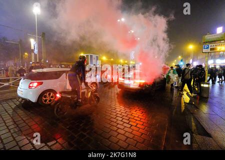 ©PHOTOPQR/VOIX DU NORD/Thierry Thorel ; 18/12/2021 ; Roubaix - suite a la victoire de l'equipe de foot algerienne , des debordements ont eu lieu dans les rues de la ville - Le 18/12/ 2021 dec 18th 2021. Atmosphere in Roubaix, France during the finale of the Fifa Arab cup between Tunisia and Algeria Stock Photo