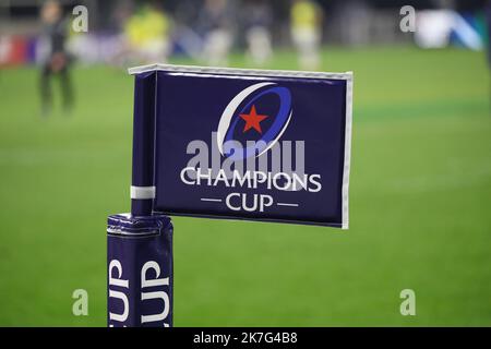 Thierry LARRET / Maxppp. Rugby Champions Cup : ASM Clermont Auvergne vs Sale Sharks. Stade Marcel Michelin, Clermont-Ferrand (63), le 16 janvier 2022. ILLUSTRATION DRAPEAU Stock Photo