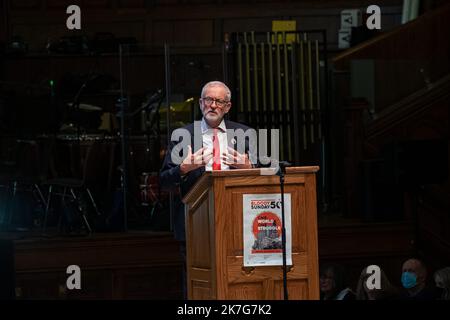 ©Olivier Donnars / Le Pictorium/MAXPPP - Olivier Donnars / Le Pictorium - 29/01/2022 - Irlande du Nord / Derry-Londonderry - Discours du depute britannique Jeremy Corbyn a l'Hotel de ville de Derry, lors des commemorations des 50 ans du Bloody Sunday. Le depute travailliste a declare qu'il etait -scandaleux- que personne n'ait ete poursuivi lors du Bloody Sunday. / 29/01/2022 - Northern Ireland / Derry-Londonderry - British MP Jeremy Corbyn's speech at the 50th anniversary commemorations of Bloody Sunday in Derry Town Hall. The Labour MP said it was 'outrages' that no one was prosecuted on Blo Stock Photo
