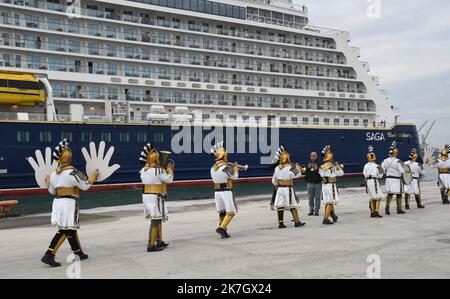 ©Yassine Mahjoub/MAXPPP - 23/03/2022 Tunis,Tunisia March 23, 2022.The first cruise ship of the tourist season arrives at the port of La Goulette in Tunis from Europe, with more than 800 tourists on board, after a stopover recorded since 2019 due to the coronavirus pandemic. Covid-19. Tunisia plans to welcome a total of 38 cruise ships during the year 2022, recalling that in 2010, Tunisia welcomed more than one million cruise tourists. (photo by Yassine Mahjoub/MAXPPP )  Stock Photo