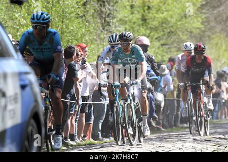 ©PHOTOPQR/VOIX DU NORD/PIERRE ROUANET ; 17/04/2022 ; Wallers Arenberg, le 17/04/2022. Course cycliste Paris Roubaix 2022, dans la trouee d'Arenberg (dreve des boules d'Herin). PHOTO PIERRE ROUANET LA VOIX DU NORD - Paris–Roubaix cycling race April 17, 2022  Stock Photo