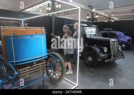 ©PHOTOPQR/L'ALSACE/Vincent VOEGTLIN ; Mulhouse ; 20/04/2022 ; Une exposition avec 40 ans objets appartenant à la famille Schlumpf au cœur du Musée National de l' Automobile, Collection Schlumpf, à Mulhouse le 20 avril 2022. - France, Mulhouse April 20, 2022 The National Automobile Museum houses the most beautiful automobile collection in the world with more than 450 exceptional cars.  Stock Photo