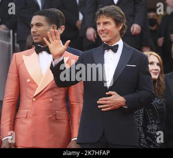 ©PHOTOPQR/NICE MATIN/Patrice Lapoirie ; Cannes ; 18/05/2022 ; FRANCE-FILM-FESTIVAL-CANNES US actor Tom Cruise arrives for the screening of the film 'Top Gun : Maverick' during the 75th edition of the Cannes Film Festival in Cannes, southern France, on May 18, 2022.  Stock Photo