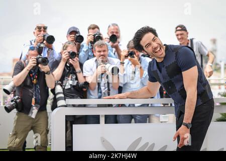 ©PHOTOPQR/LE PARISIEN/Fred Dugit ; Cannes ; 22/05/2022 ; Cuture / Cinéma Palais des festival à Cannes (06), le 22 mai 2022 Photocall du film DON JUAN TAHAR RAHIM Acteur Photo LP / Fred Dugit - International Cannes film festival on may 22nd 2022  Stock Photo