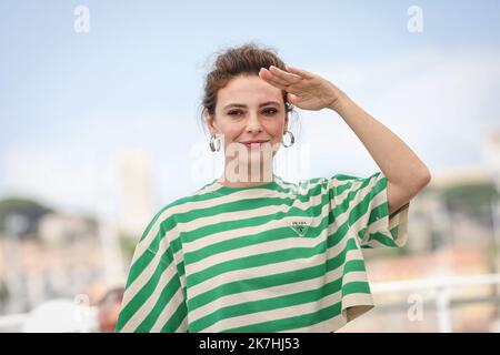 ©PHOTOPQR/LE PARISIEN/Fred Dugit ; Cannes ; 22/05/2022 ; Cuture / Cinéma Palais des festival à Cannes (06), le 22 mai 2022 Photocall du film MARCEL! JASMINE TRINCA Réalisatrice (Italie) - International Cannes film festival on may 22nd 2022  Stock Photo