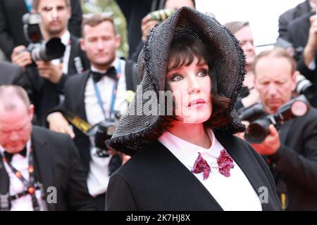 ©PHOTOPQR/NICE MATIN/Patrice Lapoirie ; Cannes ; 22/05/2022 ; French actress Isabelle Adjani arrives for the screening of the film 'Forever Young (Les Amandiers)' at the 75th edition of the Cannes Film Festival in Cannes, southern France, on May 22, 2022. - International Cannes film festival on may 22nd 2022  Stock Photo