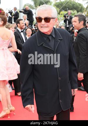 ©PHOTOPQR/NICE MATIN/Patrice Lapoirie ; Cannes ; 22/05/2022 ; French claude lelouch arrives for the screening of the film 'Forever Young (Les Amandiers)' at the 75th edition of the Cannes Film Festival in Cannes, southern France, on May 22, 2022. - International Cannes film festival on may 22ND 2022  Stock Photo