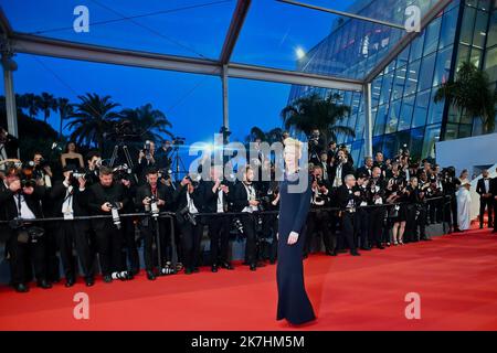 ©franck castel/MAXPPP - 19/05/2022 Brother And Sister Frere Et Soeur Red Carpet - The 75th Annual Cannes Film Festival CANNES, FRANCE - MAY 20 Stock Photo