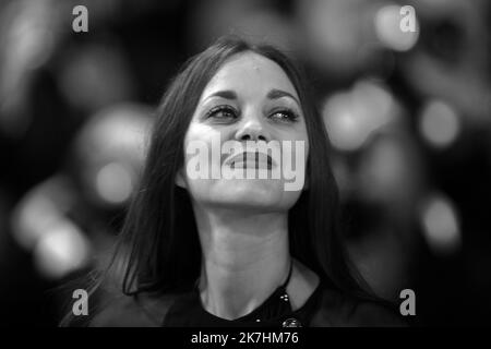 ©franck castel/MAXPPP - 19/05/2022 Brother And Sister (Frere Et Soeur Red Carpet - The 75th Annual Cannes Film Festival Marion Cotillard CANNES, FRANCE - MAY 20  Stock Photo