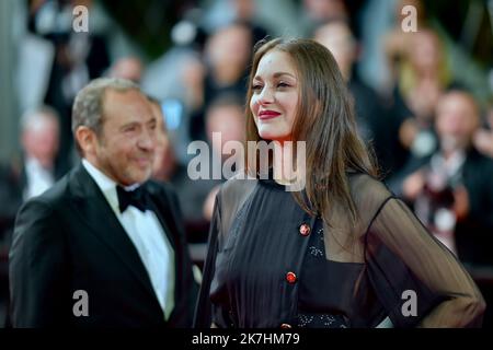 ©franck castel/MAXPPP - 19/05/2022 Brother And Sister (Frere Et Soeur Red Carpet - The 75th Annual Cannes Film Festival Marion Cotillard CANNES, FRANCE - MAY 20  Stock Photo