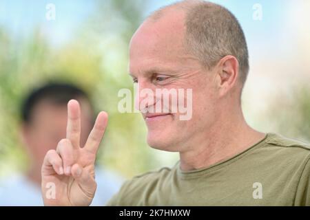 ©franck castel/MAXPPP - 21/05/2022 Triangle Of Sadness Photocall - The 75th Annual Cannes Film Festival Woody Harrelson CANNES, FRANCE - MAY 22  Stock Photo