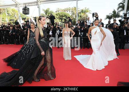 ©PHOTOPQR/NICE MATIN/Patrice Lapoirie ; Cannes ; 23/05/2022 ; Guests arrive for the screening of the film 'Decision to Leave (Heojil Kyolshim)' during the 75th edition of the Cannes Film Festival in Cannes, southern France, on May 23, 2022. Stock Photo