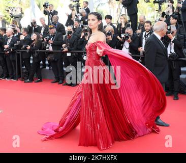 ©PHOTOPQR/NICE MATIN/Patrice Lapoirie ; Cannes ; 23/05/2022 ; Portuguese model Sara Sampaio arrives for the screening of the film 'Decision to Leave (Heojil Kyolshim)' during the 75th edition of the Cannes Film Festival in Cannes, southern France, on May 23, 2022. Stock Photo