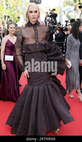 ©PHOTOPQR/NICE MATIN/Patrice Lapoirie ; Cannes ; 23/05/2022 ; Miss Fame for the screening of the film 'Decision to Leave (Heojil Kyolshim)' during the 75th edition of the Cannes Film Festival in Cannes, southern France, on May 23, 2022. - International Cannes film festival on may 23rd 2022  Stock Photo