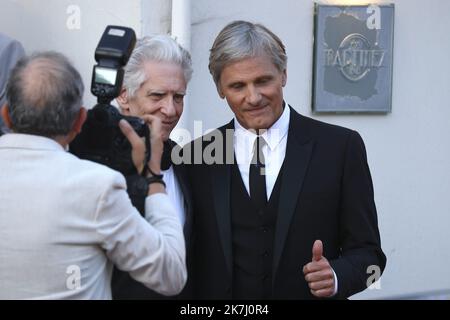 ©Francois Glories/MAXPPP - 23/05/2022 US and French actors Léa Seydoux, Director David Cronenberg, Viggo Mortensen, Kristen Stewart and Robert Lantos leave for the Red Carpet of the film 'Crimes Of The Future' in competition at the 75th Cannes Film Festival, France. May 23 2022 Stock Photo