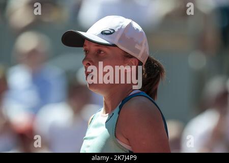 ©Sebastien Muylaert/MAXPPP - Paris 02/06/2022 Iga Swiatek of Poland looks against Daria Kasatinka during the Women's Singles Semi Final on day 12 at Roland Garros in Paris, France. 02.06.2022 Stock Photo