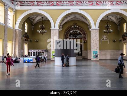 ©Sadak Souici / Le Pictorium/MAXPPP - Kharkiv 05/06/2022 Sadak Souici / Le Pictorium - 5/6/2022 - Ukraine / Kharkiv - Gare de Kharkiv / 5/6/2022 - Ukraine / Kharkiv - Kharkiv railway station Stock Photo