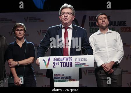 ©Sebastien Muylaert/MAXPPP - Paris 19/06/2022 Leader of left-wing coalition NUPES Jean-Luc Melenchon delivers a speech after the first results of the parliamentary elections in Paris. The vote is decisive for the French president's second-term agenda following his re-election in April, with the 44-year-old needing a majority in order to push through promised tax cuts and welfare reform and raise the retirement age. Paris, 19.06.2022 Stock Photo