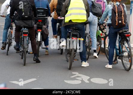 ©PHOTOPQR/LE PARISIEN/ Camille Thiébaud Mathieu ; Paris ; 31/05/2022 ; Illustration des bouchons que créent les cyclistes à Bastille le 31 mai Paris, France, may 31st 2022 bicycle traffic jams in the cycle paths Stock Photo