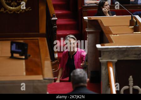 ©PHOTOPQR/LE PARISIEN/Olivier Corsan ; Paris ; 06/07/2022 ; Assemblée Nationale, Paris, France, le 6 juillet 2022. La première ministre Elisabeth Borne a prononcé son discours de politique générale devant l'Assemblée Nationale. - NATIONAL ASSEMBLY: ELISABETH BORNE’S GENERAL POLICY SPEECH JULY 7 2022 PARIS FRANCE  Stock Photo