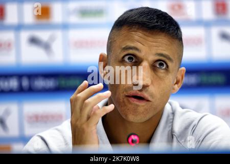 ©PHOTOPQR/LA PROVENCE/SPEICH Frédéric ; Marseille ; 10/08/2022 ; Football : conference de presse de presentation du nouveau joueur de l'Olympique de Marseille OM le chilien Alexis SANCHEZ au Stade Velodrome Marseille's Chilean forward Alexis Sanchez looks on as he attends a press conference after the Olympique de Marseille (OM) announced his signing, at Stade Velodrome in Marseille, southern France, on August 10, 2022. Stock Photo