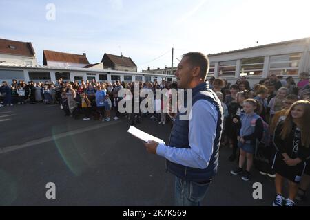 ©PHOTOPQR/VOIX DU NORD/1 ; 01/09/2022 ; 01/09/2022. Rentree scolaire a l'ecole Basly de Sallaumines. PHOTO PIERRE ROUANET LA VOIX DU NORD - France, sept 1st 2022 - 12 millions of pupils back to school Stock Photo