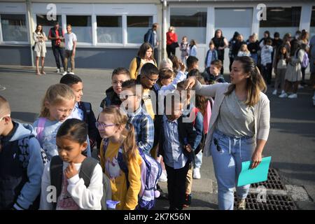 ©PHOTOPQR/VOIX DU NORD/1 ; 01/09/2022 ; 01/09/2022. Rentree scolaire a l'ecole Basly de Sallaumines. PHOTO PIERRE ROUANET LA VOIX DU NORD - France, sept 1st 2022 - 12 millions of pupils back to school Stock Photo