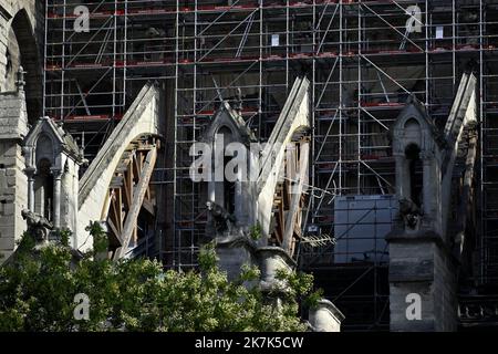 ©PHOTOPQR/L'EST REPUBLICAIN/Alexandre MARCHI ; PARIS ; 31/08/2022 ; PATRIMOINE - HISTOIRE DE FRANCE - CATHEDRALE GOTHIQUE NOTRE DAME DE PARIS - TRAVAUX - CHANTIER - RECONSTRUCTION - RESTAURATION - ECHAFAUDAGES. Paris 31 août 2022. Chantier de reconstruction et de restauration de la cathédrale Notre-Dame de Paris après le violent incendie du 15 avril 2019. PHOTO Alexandre MARCHI. - Restoration of NOTRE DAME DE PARIS France, Paris August 31, 2022  Stock Photo