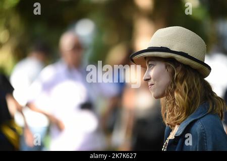 ©Agence Franck Castel/MAXPPP - 20220008 ANGOULEME, FRANCE AUGUST 27 Actress Lou de Laage photocall during the 15th Angouleme French Speaking Film Festival -Day Five on August 27, 2022 in Angouleme, France. Stock Photo