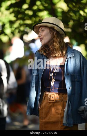 ©Agence Franck Castel/MAXPPP - 20220008 ANGOULEME, FRANCE AUGUST 27 Actress Lou de Laage photocall during the 15th Angouleme French Speaking Film Festival -Day Five on August 27, 2022 in Angouleme, France. Stock Photo