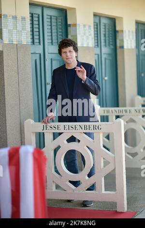 ©FRANCK CASTEL/MAXPPP - 20140003 DEAUVILLE, FRANCE - SEPTEMBER 04 Jesse Eisenberg poses during the unveiling of his dedicated beach locker room on the Promenade des Planches during the 48th Deauville American Film Festival on September 04, 2022 in Deauville, France. Stock Photo