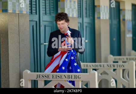 ©FRANCK CASTEL/MAXPPP - 20140003 DEAUVILLE, FRANCE - SEPTEMBER 04 Jesse Eisenberg poses during the unveiling of his dedicated beach locker room on the Promenade des Planches during the 48th Deauville American Film Festival on September 04, 2022 in Deauville, France. Stock Photo