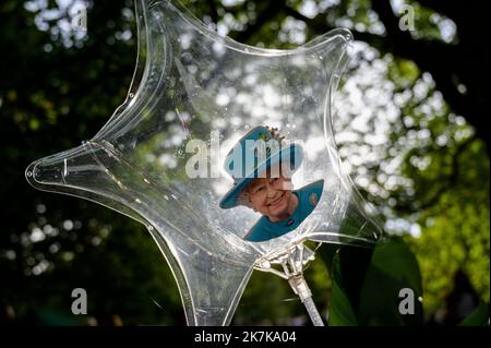 ©Julien Mattia / Le Pictorium/MAXPPP - Londres 13/09/2022 Julien Mattia / Le Pictorium - 13/9/2022 - Royaume-Uni / Londres / Londres - A Green Park les hommages fleuris continuent, a Londres, le 12 Septembre 2022 / 13/9/2022 - United Kingdom / London / London - In Green Park the flowery tributes continue, in London, September 12, 2022 Stock Photo