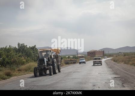 ©Chris Huby / Le Pictorium/MAXPPP - Yeraskh 21/09/2022 Chris Huby / Le Pictorium - 21/9/2022 - armenie / Ararat / Yeraskh - Armenie / Route a la sortie d'Erevan / 21/9/2022 - Armenia / Ararat / Yeraskh - Armenia / Road out of Yerevan Stock Photo