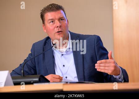 Hamburg, Germany. 16th Aug, 2022. Andreas Dressel (SPD), Senator for Finance in Hamburg, presents the City of Hamburg's energy-saving measures at the state press conference in City Hall after the Senate meeting. Credit: Jonas Walzberg/dpa/Alamy Live News