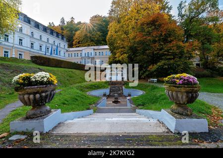 White Pavilion of the Ambrose Spring in the spa park - the important spa town of Marianske Lazne (Marienbad) - Czech Republic, Europe Stock Photo