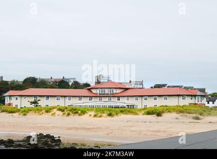 The little Haven hotel at the mouth of the river Tyne, South Shields, Newcastle, England. Stock Photo