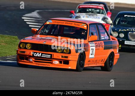 Matthew Molineaux, Stephen Gilbey, BMW E30, Advantage Motorsport Future Classics, a forty minute race with the option of a second driver or a two car Stock Photo