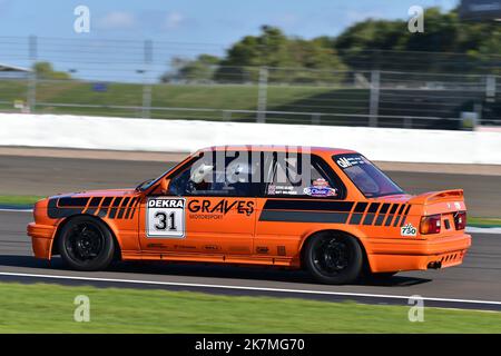 Matthew Molineaux, Stephen Gilbey, BMW E30, Advantage Motorsport Future Classics, a forty minute race with the option of a second driver or a two car Stock Photo