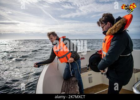 Baltic Sea. 17th October, 2022. Expressen on the site where an explosion occurred and damaged the gas pipeline Nord Stream 1 earlier this month. Baltic Sea, Sweden. 17th Oct, 2022. Photo: Alex Ljungdahl/Expressen/TT/Code 7179 ** OUT AFTONBLADET *** Images must not be cropped! The logo for Expressen must stay intact. *** Credit: TT News Agency/Alamy Live News Stock Photo